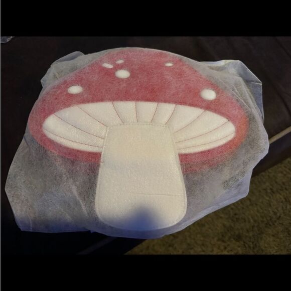 Mushroom shaped cross body purse with Kawaii chain. Plus free mushroom earrings. - Picture 10 of 14